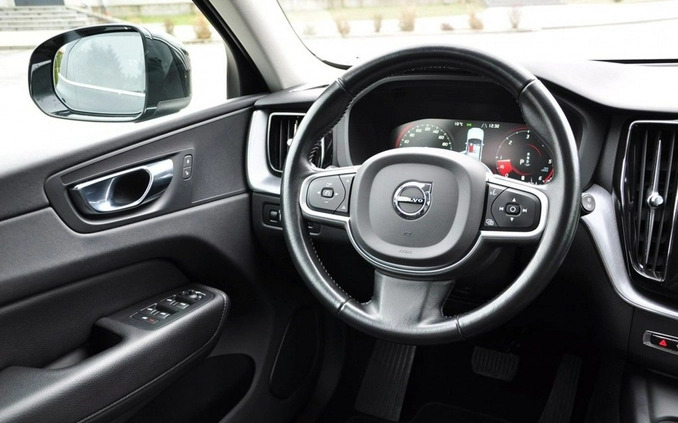 Volvo XC 60 cena 139898 przebieg: 143000, rok produkcji 2019 z Orzesze małe 781